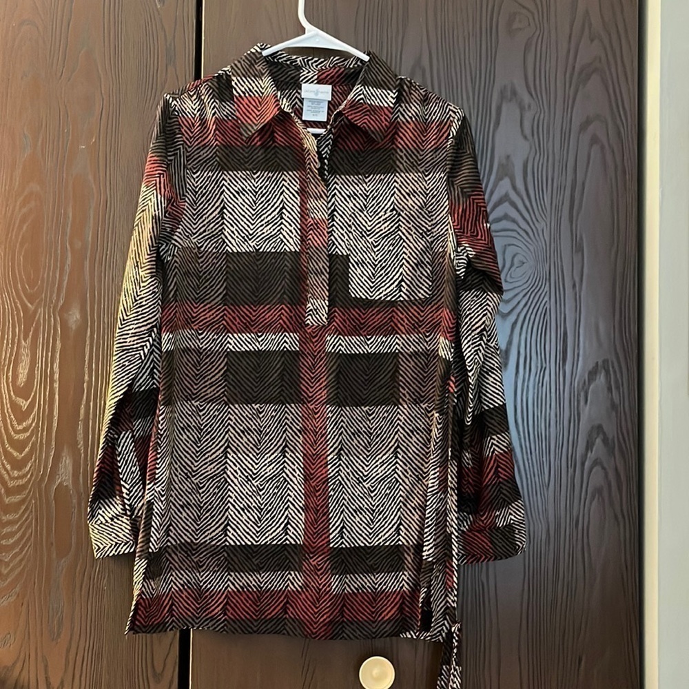 Jaclyn Smith blouse. Long sleeved. Red, brown, tan & black. Small NWOT